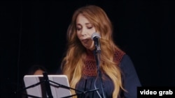 Маричка записывает свою песню