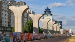 Бетонные опоры проекта системы легкорельсового транспорта, которые прозвали "памятником коррупции". Нур-Султан, Казахстан, 10 июня 2020 года