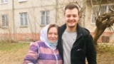 Никита Чирцов с бабушкой после освобождения в Березниках, Пермский край. Фото: личный архив