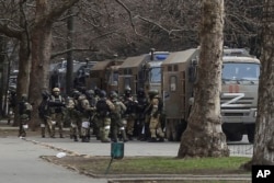 Российские оккупационные войска в Херсоне, 7 марта 2022 года. Фото: AP