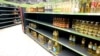 В некоторых магазинах в Киеве полупустые полки — из-за ударов России по украинским логистическим складам