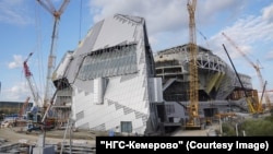 В 2025 году были отложены сроки ввода в эксплуатацию культурно-образовательного комплекса в Кемерове. Возникли сложности "при подборе в формате импортозамещения аналогов технологического оборудования инженерных систем и специального оборудования театральных технологий"
