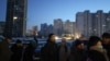 Жители Киева в очереди за едой в пункт обогрева World Central Kitchen в январе 2026 года