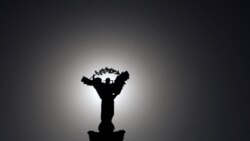 Монумент Независимости Украины во время празднования Дня независимости в Киеве 24 августа 2022