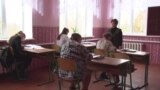 Как в Украине школьных учителей мотивируют прививаться