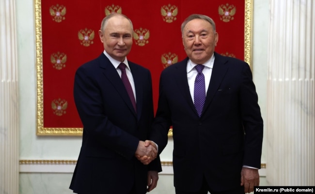 Президент России Владимир Путин и бывший президент Казахстана Нурсултан Назарбаев. Москва, 29 мая 2025
