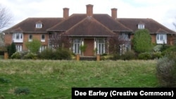 Поместье Sunninghill Park в Беркшире до 2007 года, когда оно перешло в руки Кулибаева