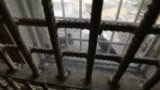 Блогер в Минске на свободе, а в Москве опять в СИЗО. Настоящее Время 28 октября