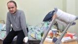 Russia -- Russian investigative journalist Oleg Kashin is ssen at a Moscow hospital after was beaten, December 28, 2010