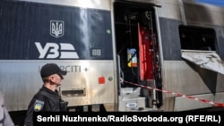 Последствия обстрела вокзала в Киеве российскими военными. 28 августа 2025 года