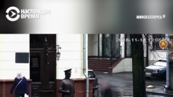 Белорусы извиняются перед памятниками после того, как милиция заставила сделать это подростка