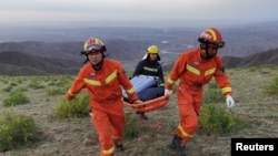 Участники спасательной операции в провинции Ганьсу, Китай. 22 мая 2021 года. Фото: Reuters