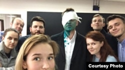 Алексей Навальный после нападения 27 апреля