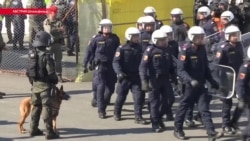 Австрийская полиция учится разгонять беспорядки в лагерях мигрантов