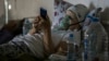 Пять часов ожидания "скорой" и нехватка аппаратов ИВЛ. Украинские больницы снова заполняют пациенты с COVID-19