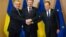 Глава Еврокомиссии Жан-Клод Юнкер, президент Украины Петр Порошенко и глава Европарламента Дональд Туск