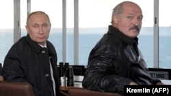 Russian President Vladimir Putin (left) and Alyaksandr Lukashenka of Belarus (file photo)