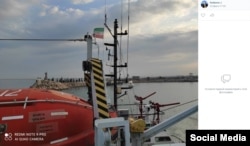 Фото, сделанное Романом Булатовым на палубе танкера "Волга" в порту Амирабада