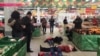 Зачем россияне падают на пол магазинов и лежат без движения