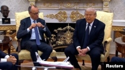 Канцлер Германии Фридрих Мерц и президент США Дональд Трамп на встрече в Белом доме