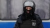"До 120 тысяч вольт" – полиция в России бьет протестующих электрошокерами