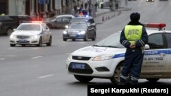 Police in Siberia have reportedly been evacuating buildings and stopping vehicles to conduct searches following a series of bomb threats. (file photo)