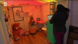 Родители в США построили для дочки мини-школу для онлайн-занятий