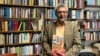 Адиб Халид с книгой "Центральная Азия: От века империй до наших дней" 10 апреля 2024 года