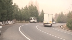 Дети в Таджикистане ходят 4 км в школу по трассе. Одного уже сбила машина