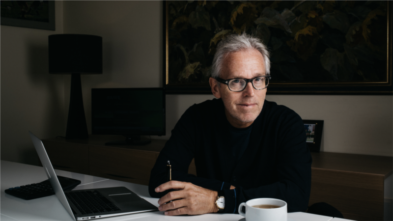 Умер медиаменеджер Дерк Сауэр