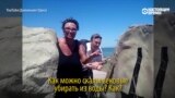 Жители Одессы кувалдами разбивают заборы на пляжах, которые не дают им пройти к морю