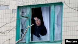 Житель Краматорска в доме, пострадавшем от обстрела 10 февраля 