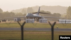 Американский бомбардировщик на британской авиабазе RAF Fairford
