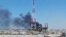 Пожар после удара сирийской правительственной авиации по городу Дераа, апрель 2013 года