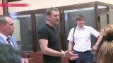 Команда на посадку Навального: Петр Офицеров о "печальной клоунаде" суда в Кирове