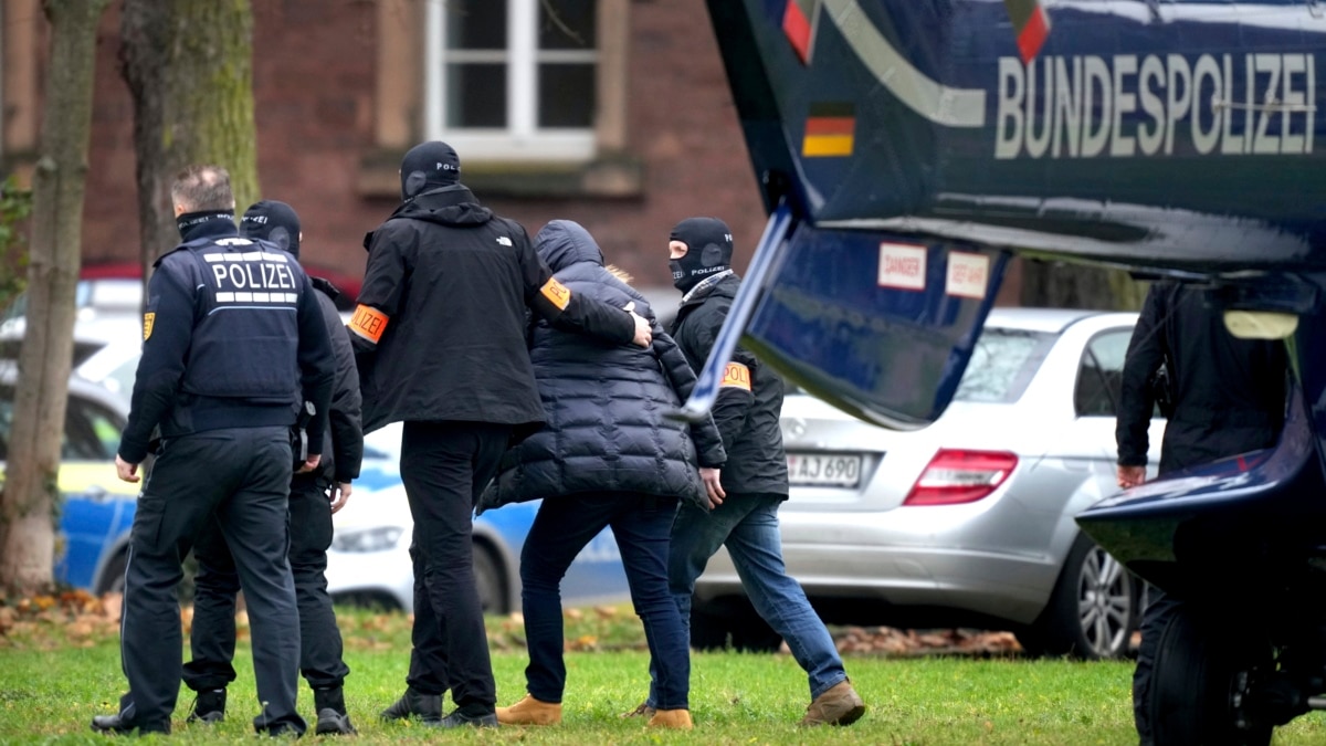 В Германии 25 человек из праворадикального движения обвиняют в ...