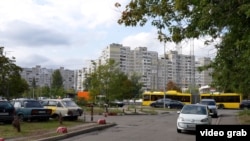 В менее пострадавших районах Киева строительство котельных также отстает от графика.