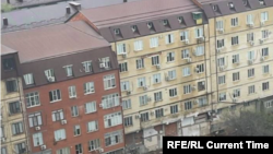 В Махачкале из-за наводнения обрушился трехэтажный дом