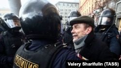 Задержание участников несогласованного митинга у здания ФСБ в Москве. 14 марта 2020 года