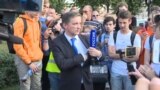 Вот так на протесте в Москве встретили журналиста телеканала "Россия 1"
