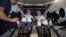 Астронавты Дуглас Херли и Роберт Бенкен на борту Crew Dragon после возвращения на Землю 2 августа.