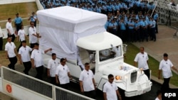 Специальный "папамобиль", подготовленный для Римского Папы во время визита на Филиппины 