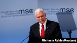 Вице-президент США Майк Пенс во время выступления на Мюнхенской конференции по безопасности