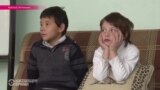 Киргизских сирот не выпускают за границу