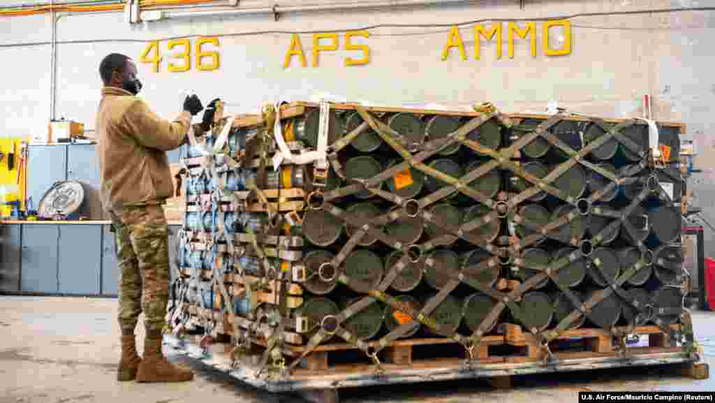 The U.S. Embassy in Kyiv <strong><a href="https://twitter.com/USEmbassyKyiv/status/1484715634864885761" target="_blank">announced on January 22</a></strong> that around 90 tons of lethal aid had arrived in Ukraine from the United States.
