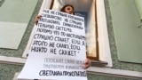 RUSSIA – Single picket on Nevsky Prospekt in support of political prisoners. Saint Petersburg, May 13, 2021