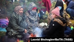 Правозащитники отмечают, что ночью температура на польско-белорусской границе опускается до нуля градусов и ниже и люди в палатках рискуют своим здоровьем