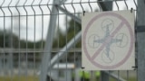 "Учимся у Украины": Польша и страны Балтии защищают энергообъекты сетями от дронов и бетонными блоками