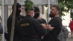 У здания ЦИК Беларуси ОМОН 15 июля задерживал людей, которые хотели подать жалобы