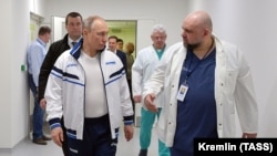 Путин и Денис Проценко в больнице в Коммунарке в марте 2020 года